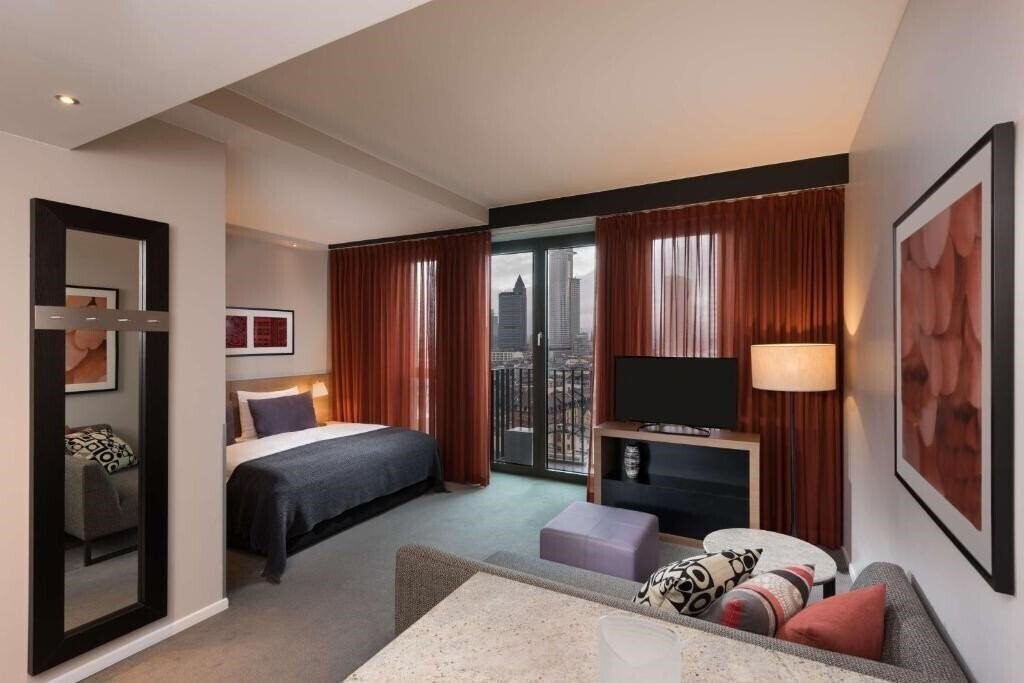 Фото Adina Apartment Hotel Frankfurt Neue Oper 4*