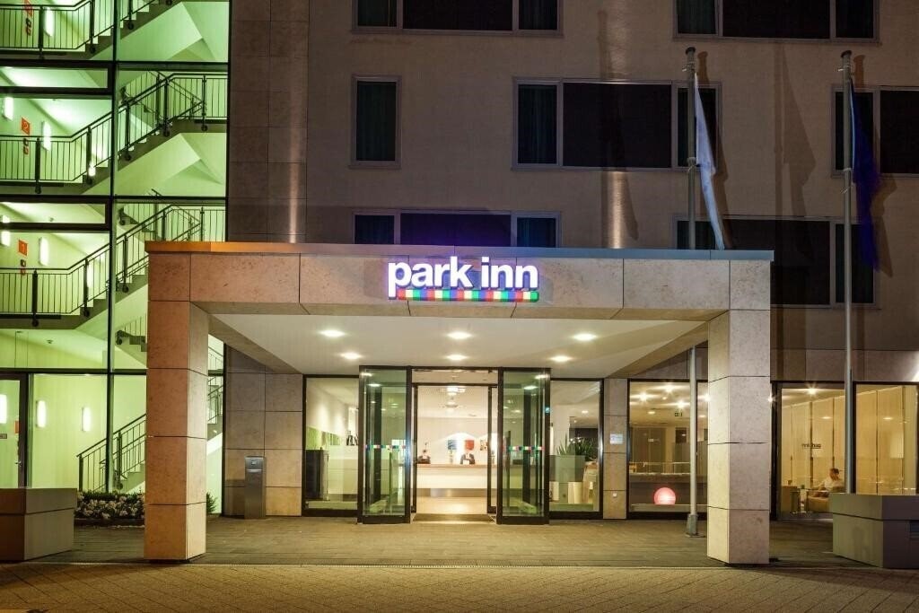 Отель Park Inn by Radisson Frankfurt Airport 3*