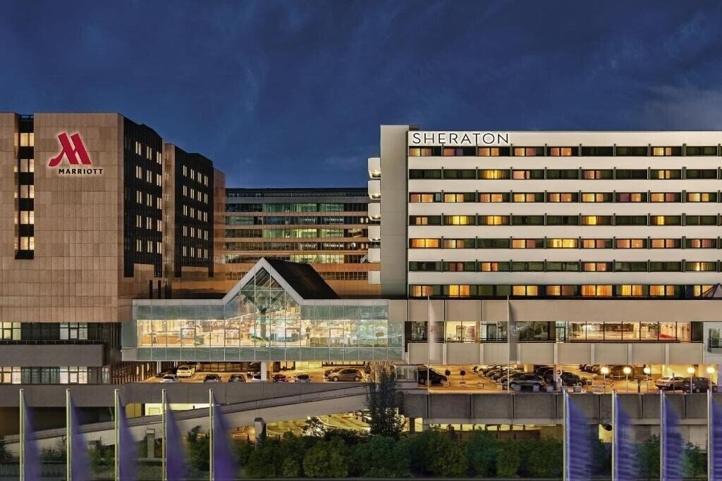 Отель Frankfurt Airport Marriott 5*