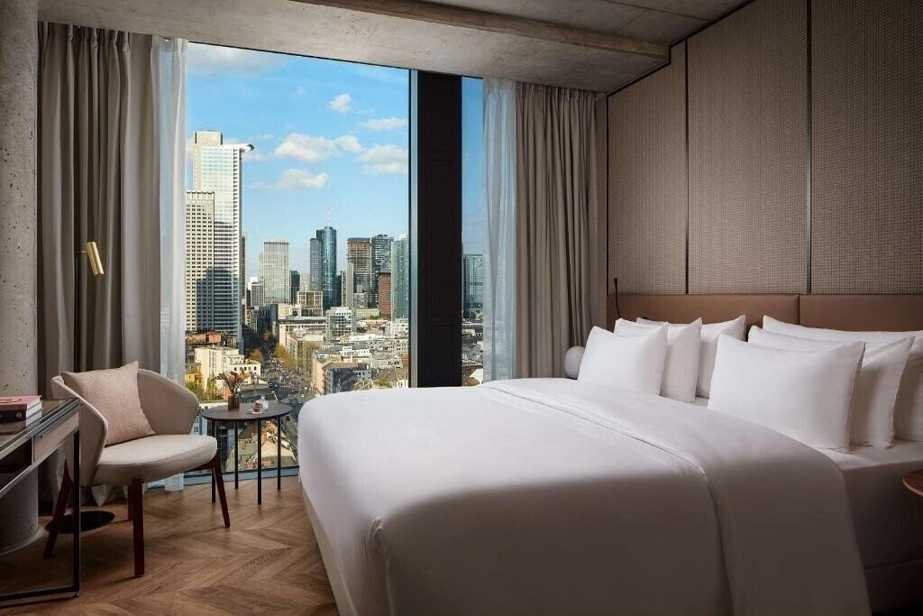 Готель NH Collection Frankfurt Spin Tower 4*