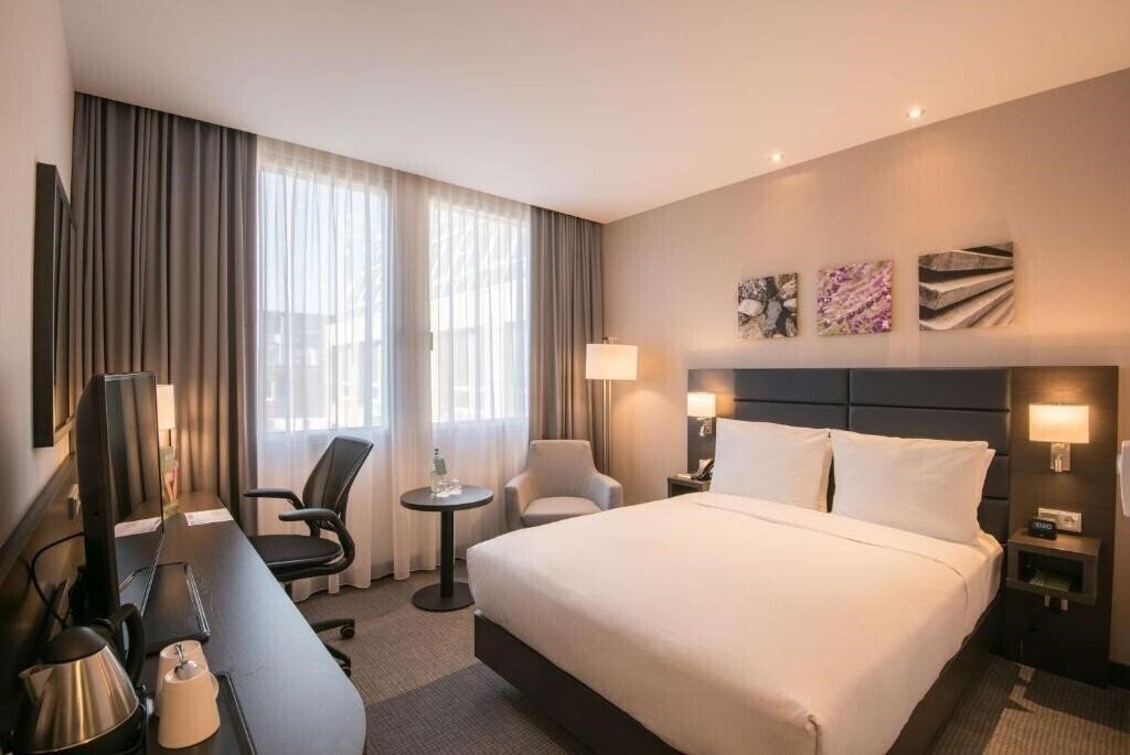 Фото Hilton Garden Inn Frankfurt City Centre 4*