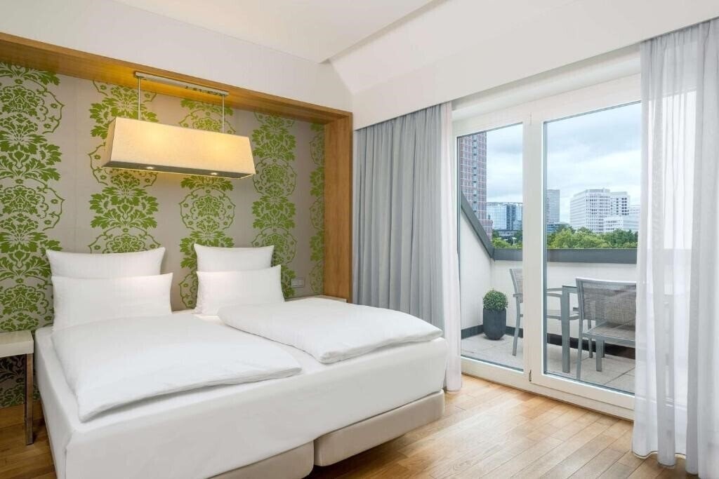 Готель NH Frankfurt Messe 4*