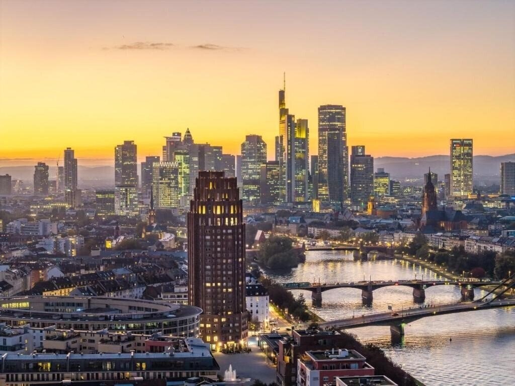 Готель Main Plaza Suite Tower 4*