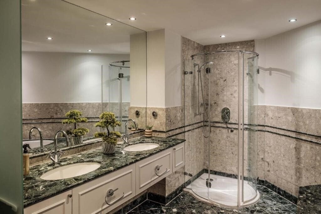 Фотографія Main Plaza Suite Tower 4*