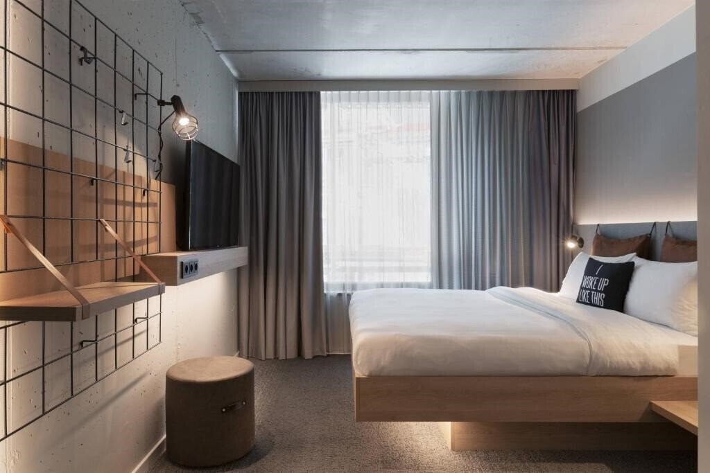 Фотографія Moxy Frankfurt City Center 3*