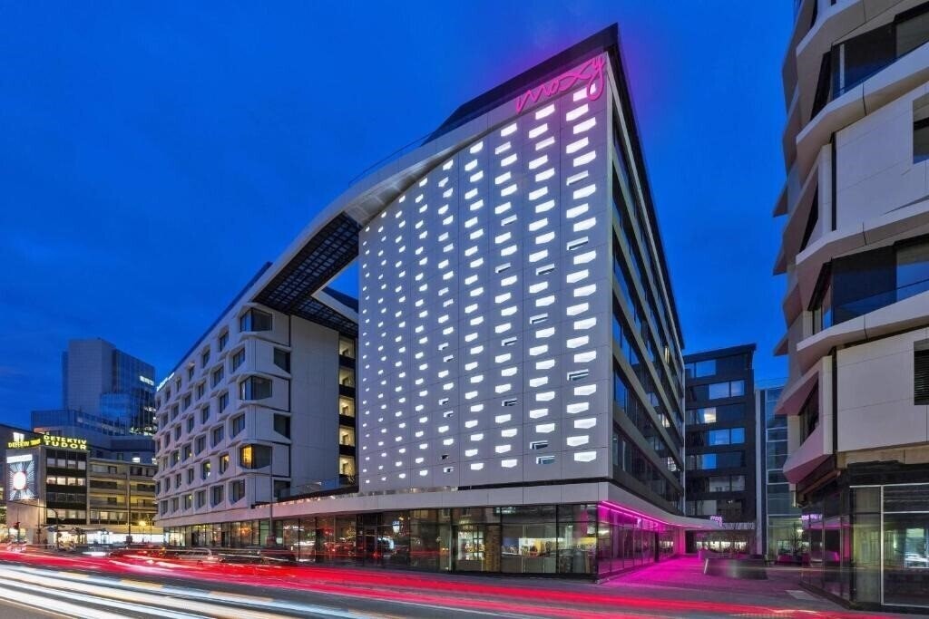 Готель Moxy Frankfurt City Center 3*