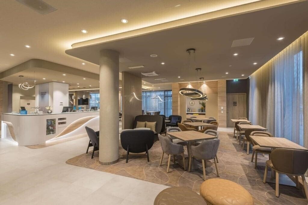Фото Hampton by Hilton Frankfurt Airport 3*