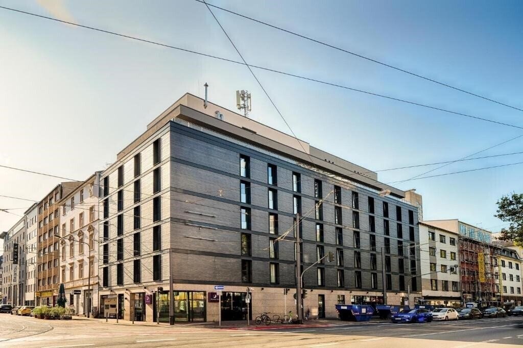 Отель Premier Inn Frankfurt City Europaviertel 3*