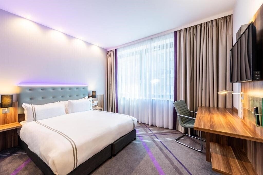 Готель Premier Inn Frankfurt City Centre 3*