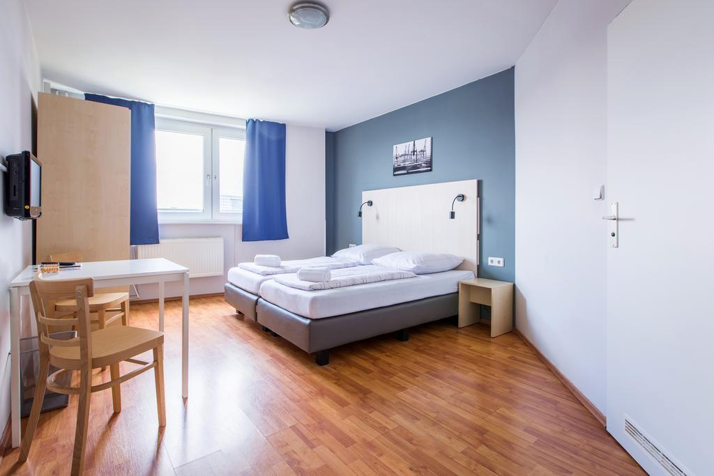 Готель A&O Hamburg Hauptbahnhof 2*