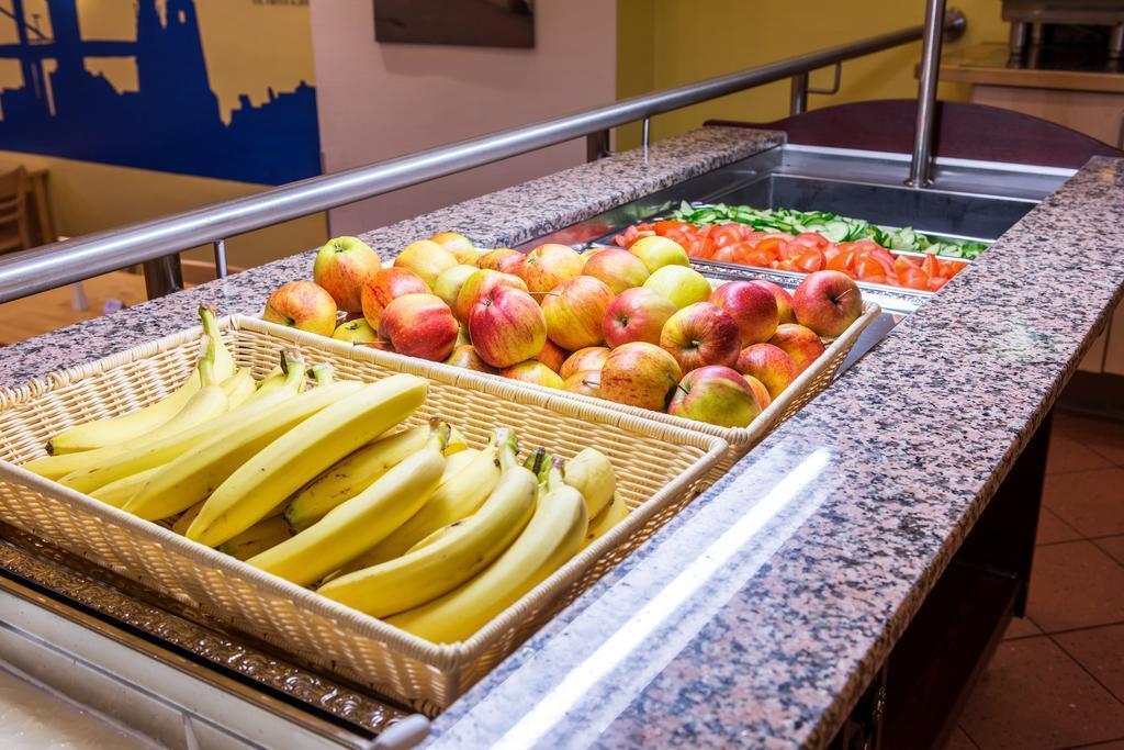 Фото A&O Hamburg Hauptbahnhof 2*