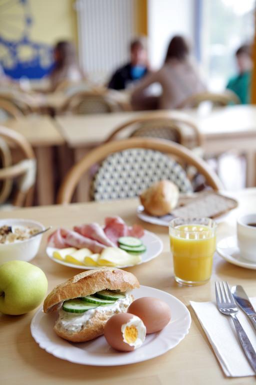 Зображення A&O Hamburg Hauptbahnhof 2*