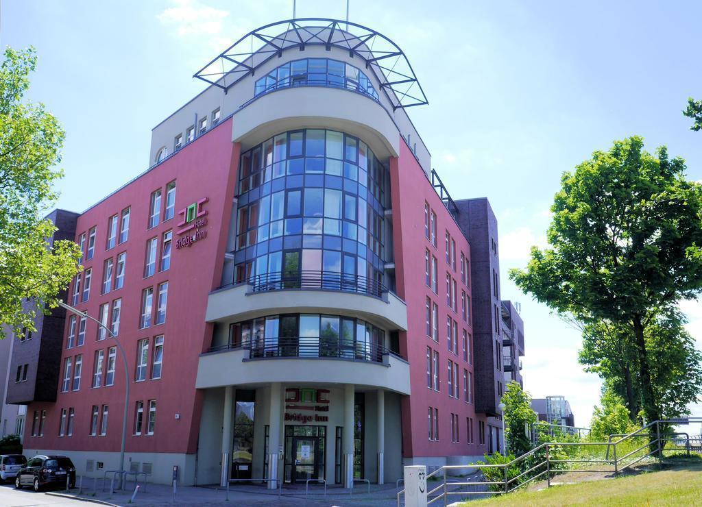 Отель Bridge Inn 2*