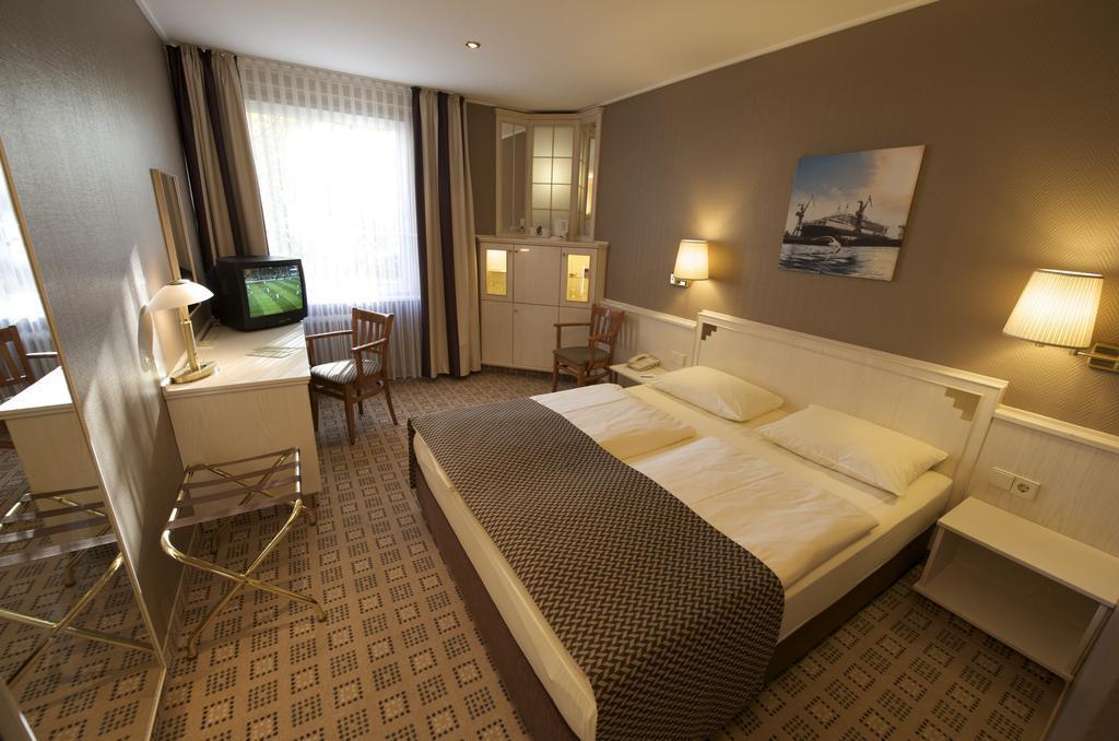 Отель Tryp By Wyndham Hamburg Arena 3*