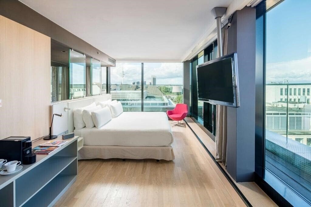 Готель Barcelo Hamburg 4*