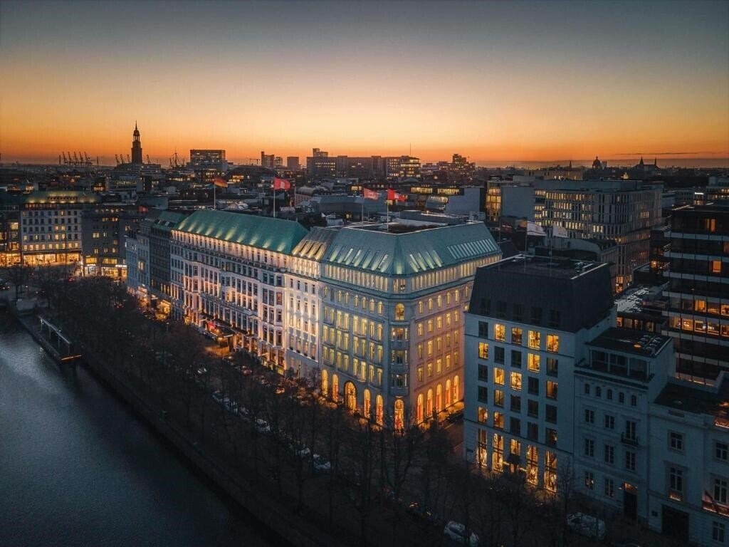 Готель Fairmont Vier Jahreszeiten 5*