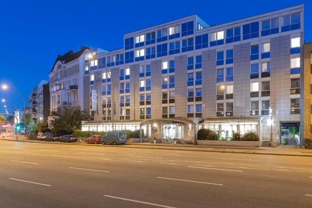 Готель Nh Hamburg Mitte 4*