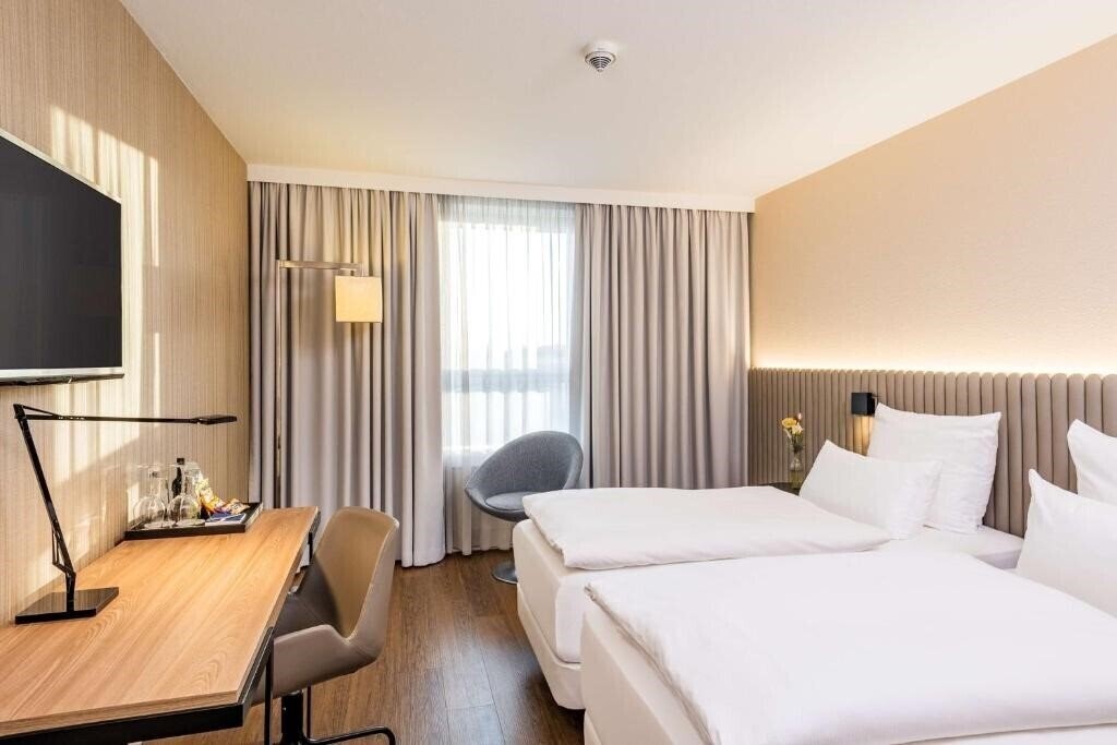 Отель Nh Hamburg Altona 4*