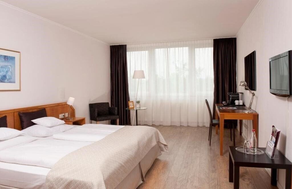 Готель Wyndham Hannover Atrium 4*