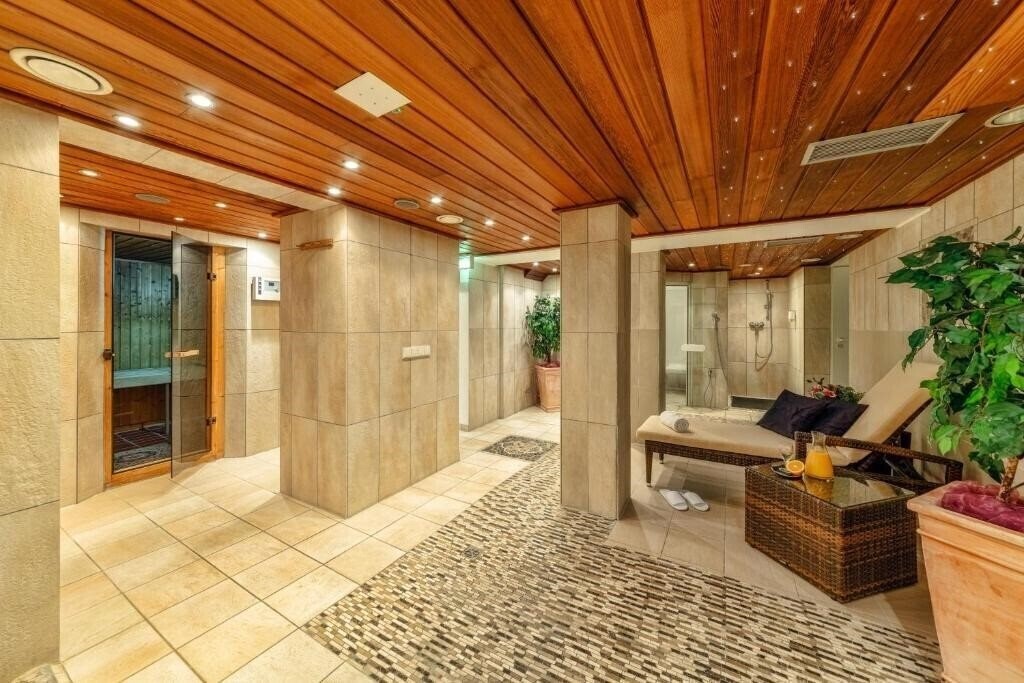 Фото City Class Hotel Caprice 4*