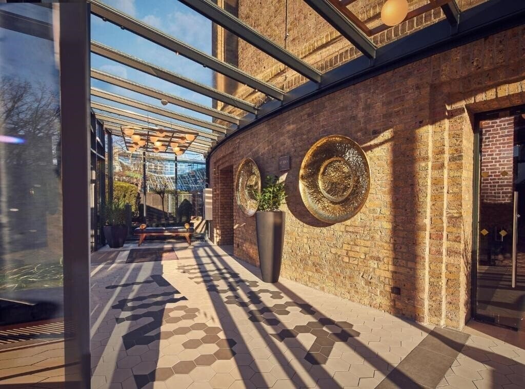 Фото Wasserturm Hotel Cologne, Curio Collection by Hilton 5*