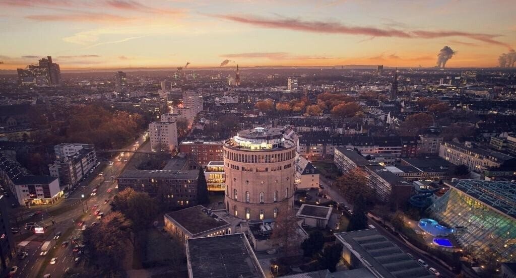 Фотографія Wasserturm Hotel Cologne, Curio Collection by Hilton 5*
