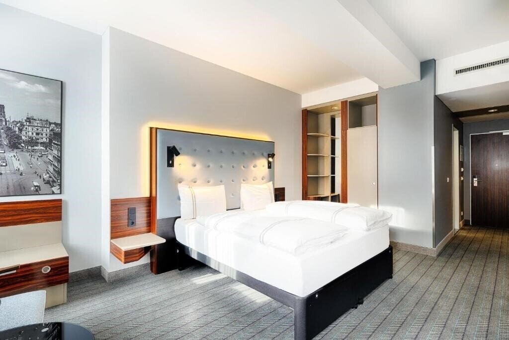 Фото Premier Inn Koln City Mediapark 4*