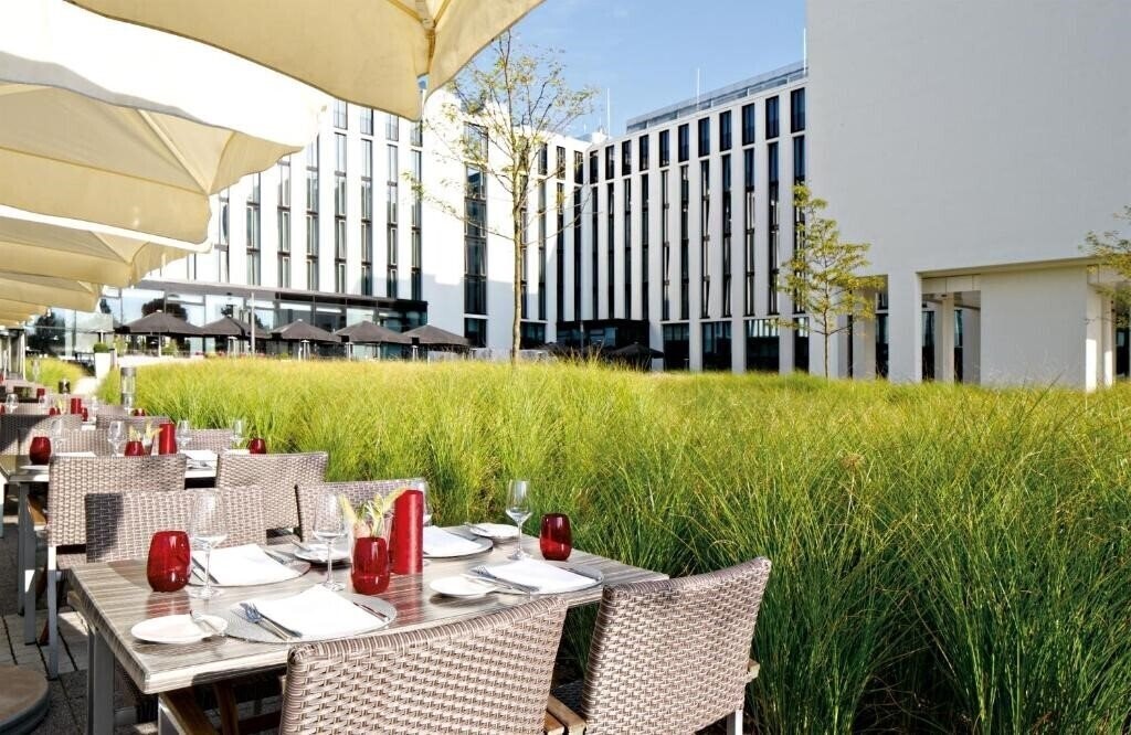 Отель Leonardo Royal Hotel Munich 3*