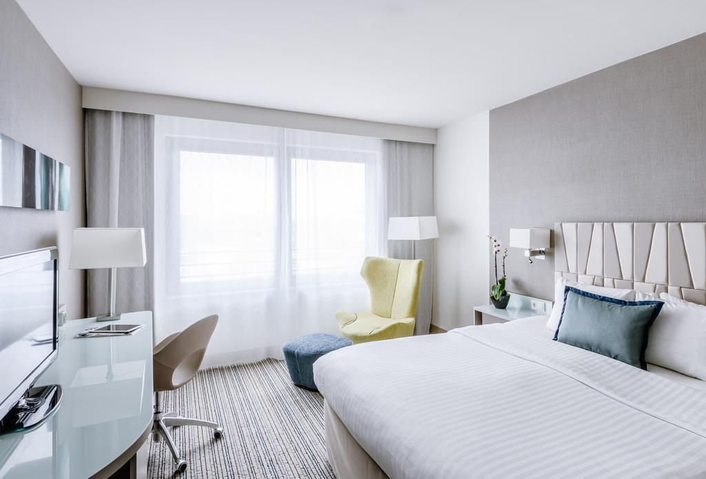 Готель Courtyard By Marriott Munich City Center 4*