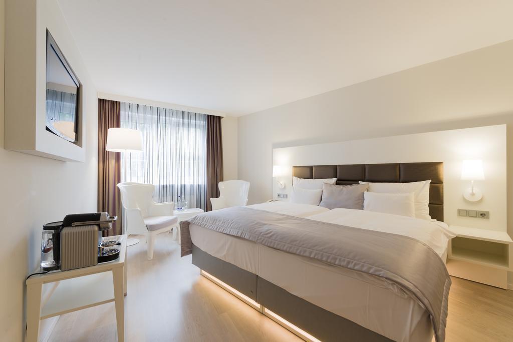 Отель Europa 4*