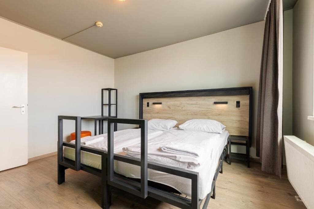 Готель A & O Muenchen Hackerbruecke 2*