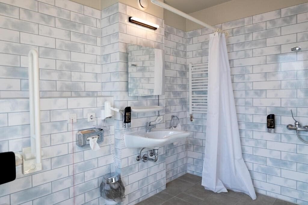 Фотографія A & O Muenchen Hackerbruecke 2*