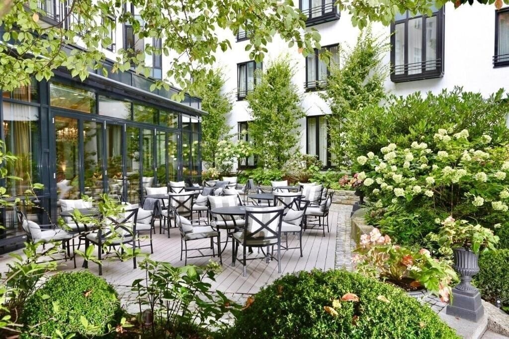 Готель Munchen Palace 5*