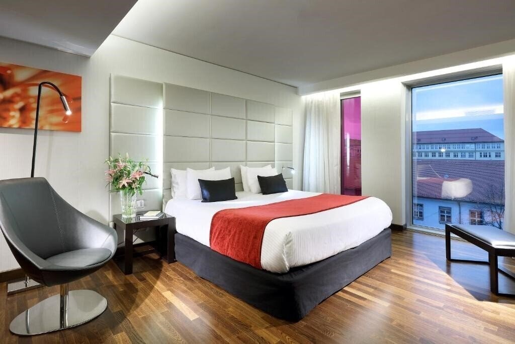 Отель Eurostars Grand Central 4*