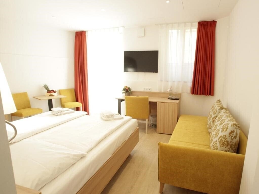 Отель Hotel Adria 3*