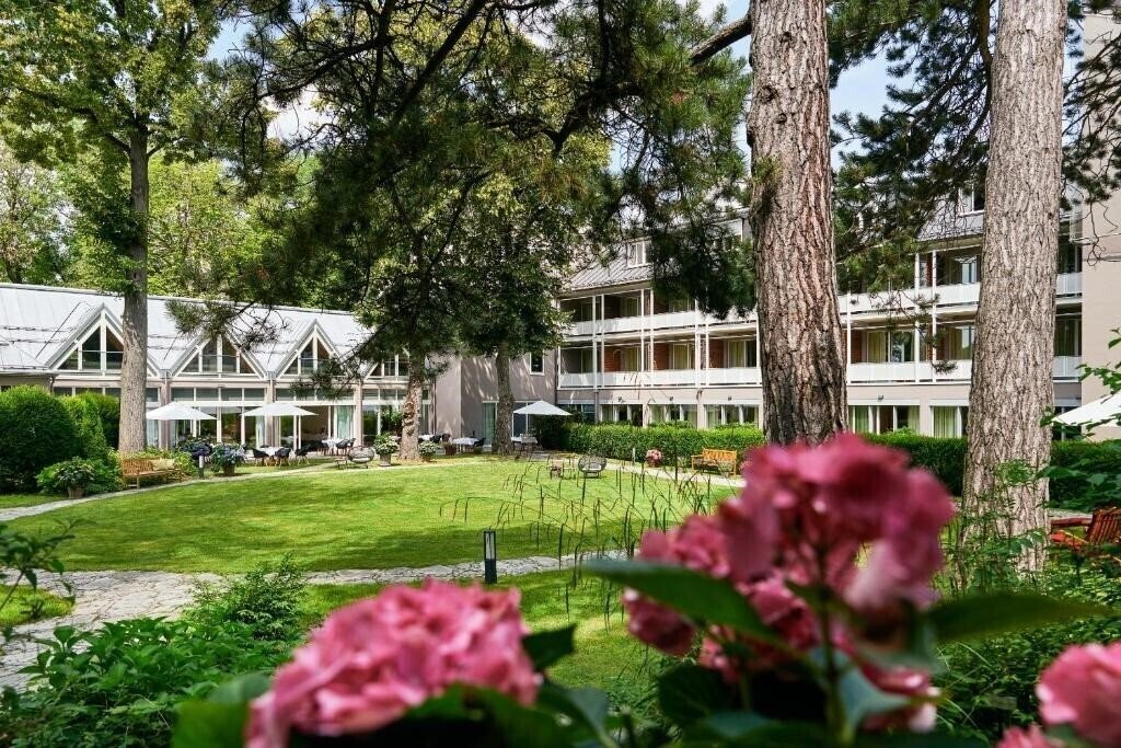 Отель Hotel Rothof Bogenhausen 4*