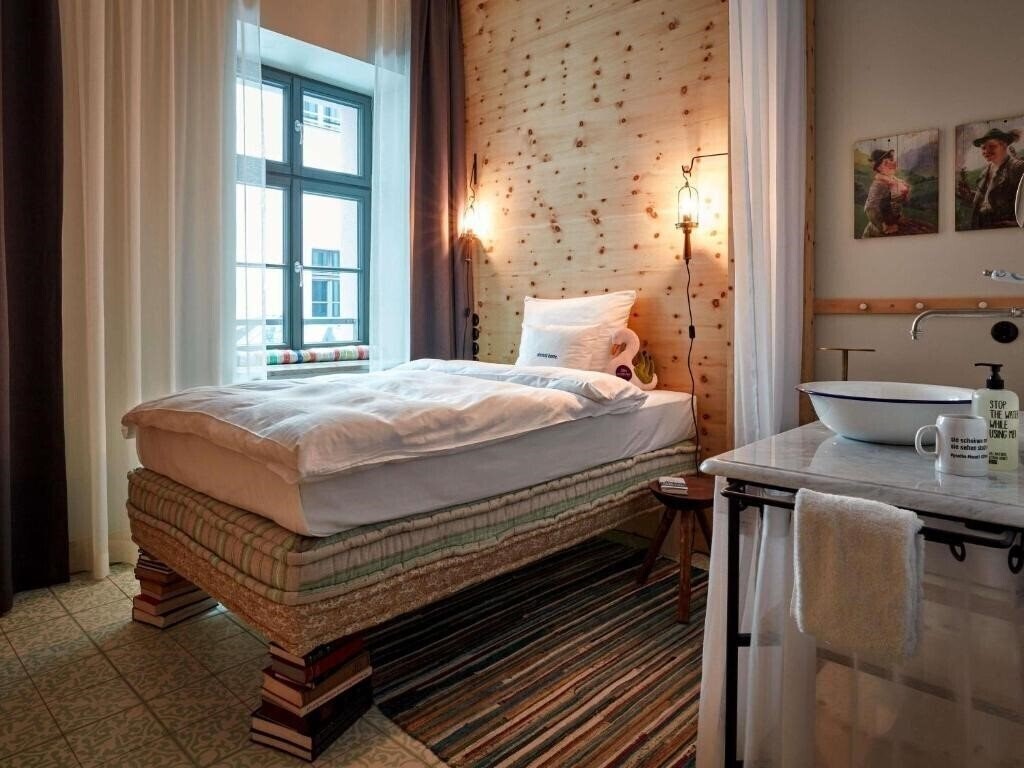 Картинка 25hours Hotel The Royal Bavarian 4*
