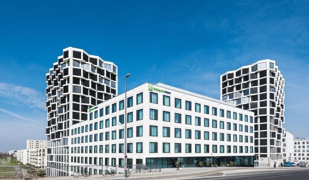 Готель Holiday Inn Express Munich City West 3*