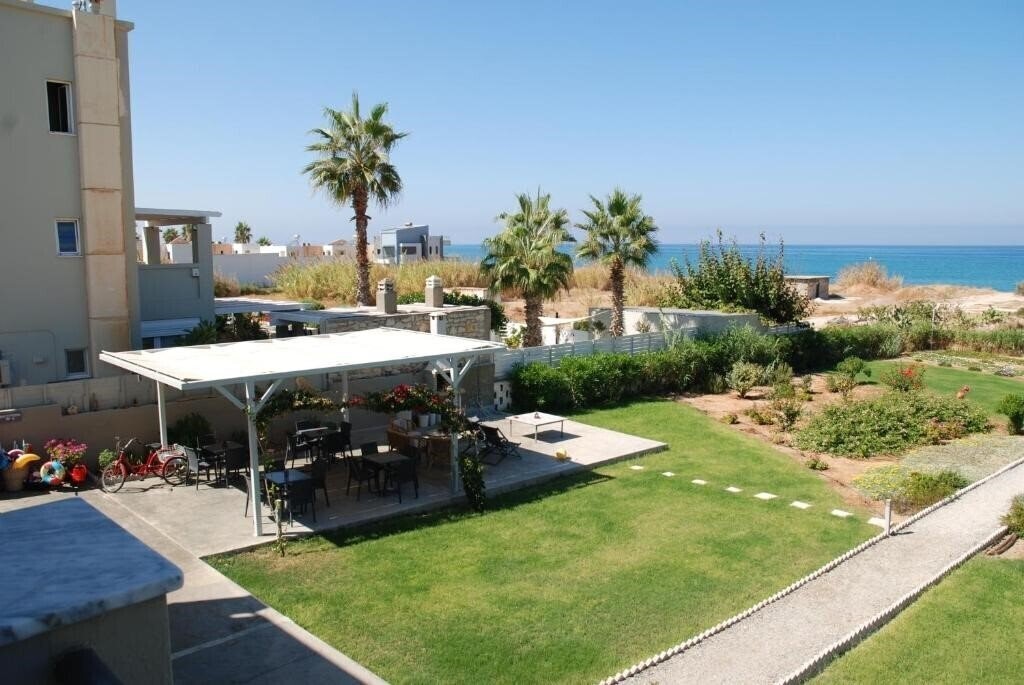 Отель Yiannis Apartments 3*