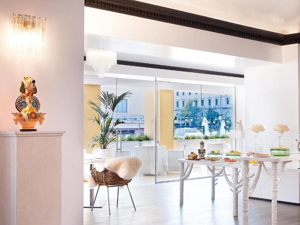 Фото Palace Athena 4*