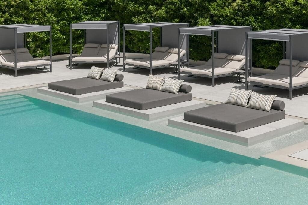 Готель Blazer Suites 4*