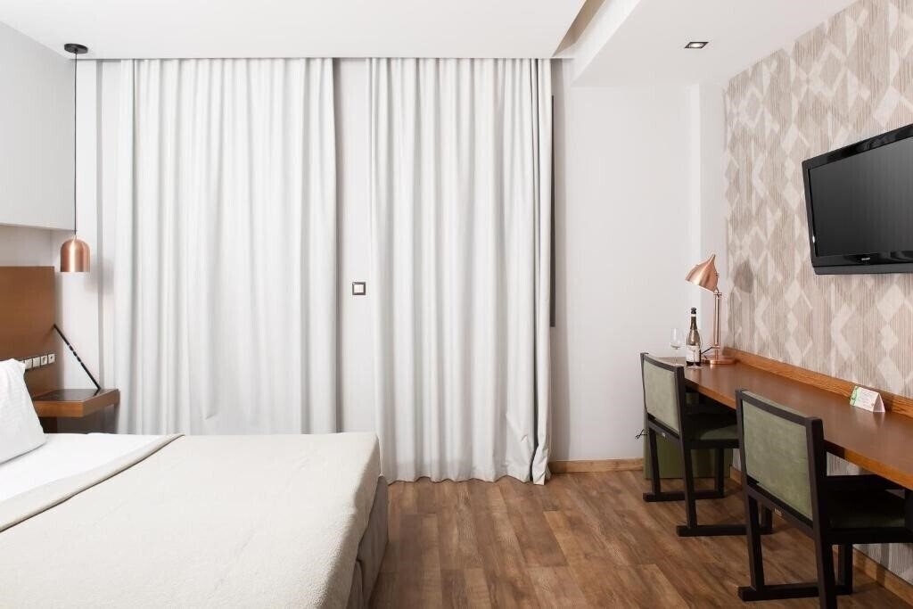 Изображение A For Athens 4*