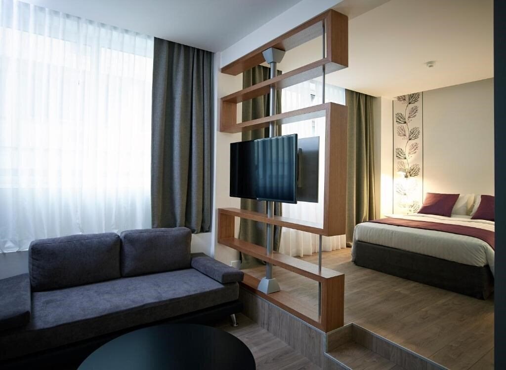 Отель Amazon Hotel 3*