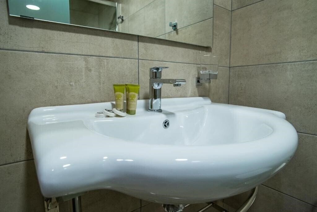 Картинка Argo Hotel Piraeus 2*