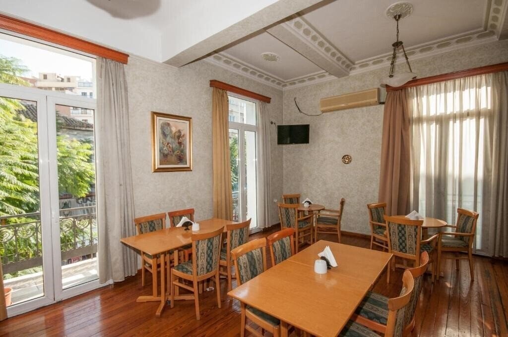 Фотографія Cecil Hotel 2*