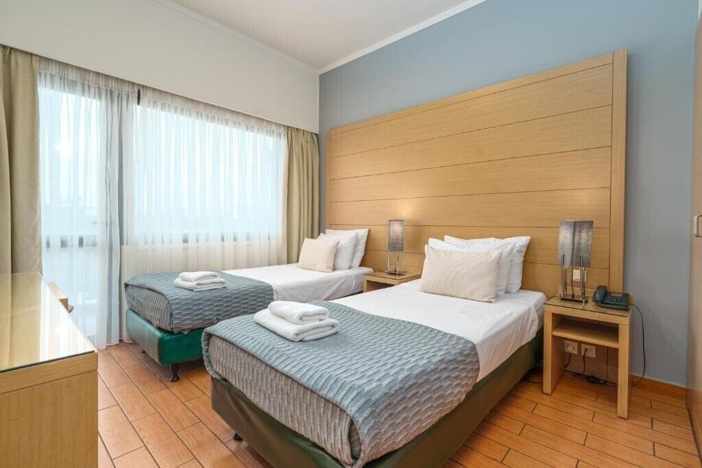 Готель Parnon 3*