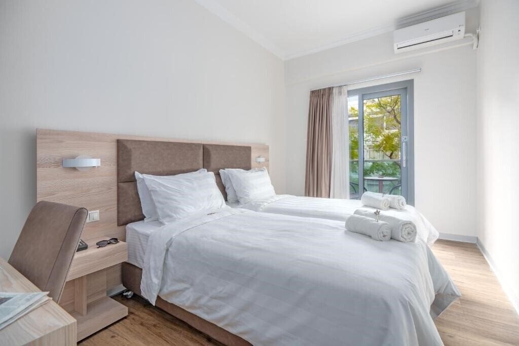 Фото Attalos Hotel 3*
