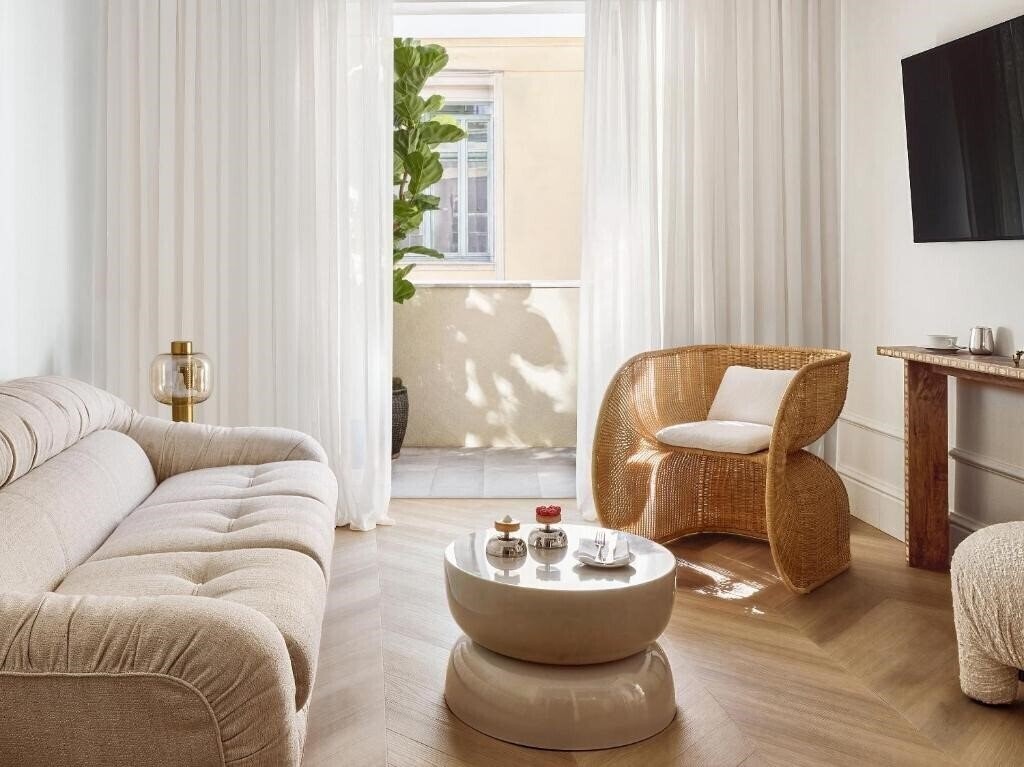 Готель Classical Babygrand Hotel 4*