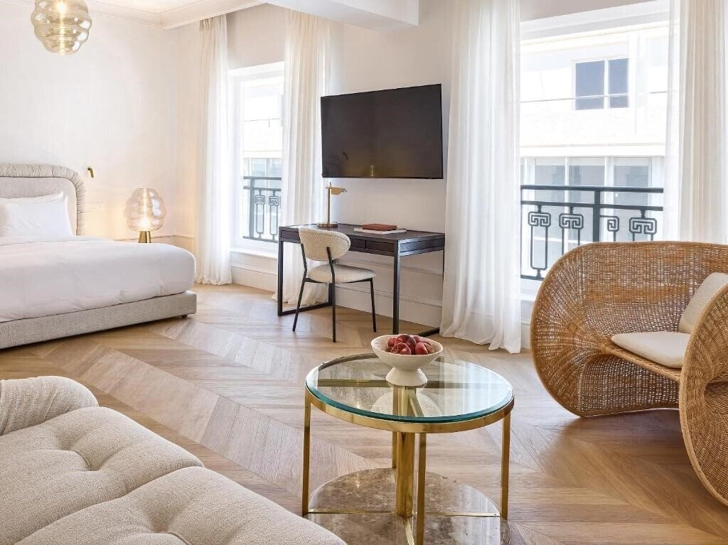 Фото Classical Babygrand Hotel 4*