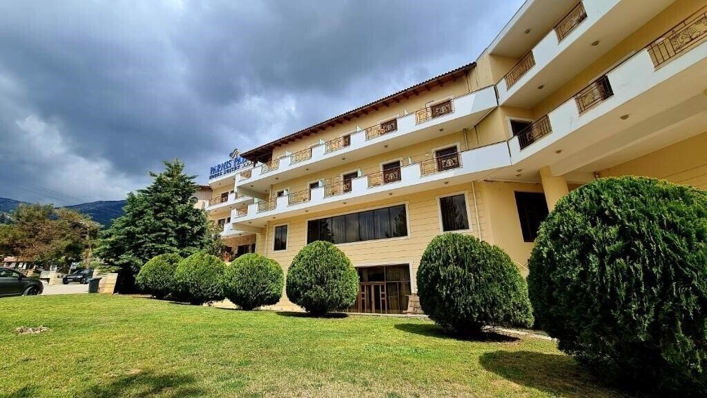 Отель Parnis Palace Hotel Suites 4*